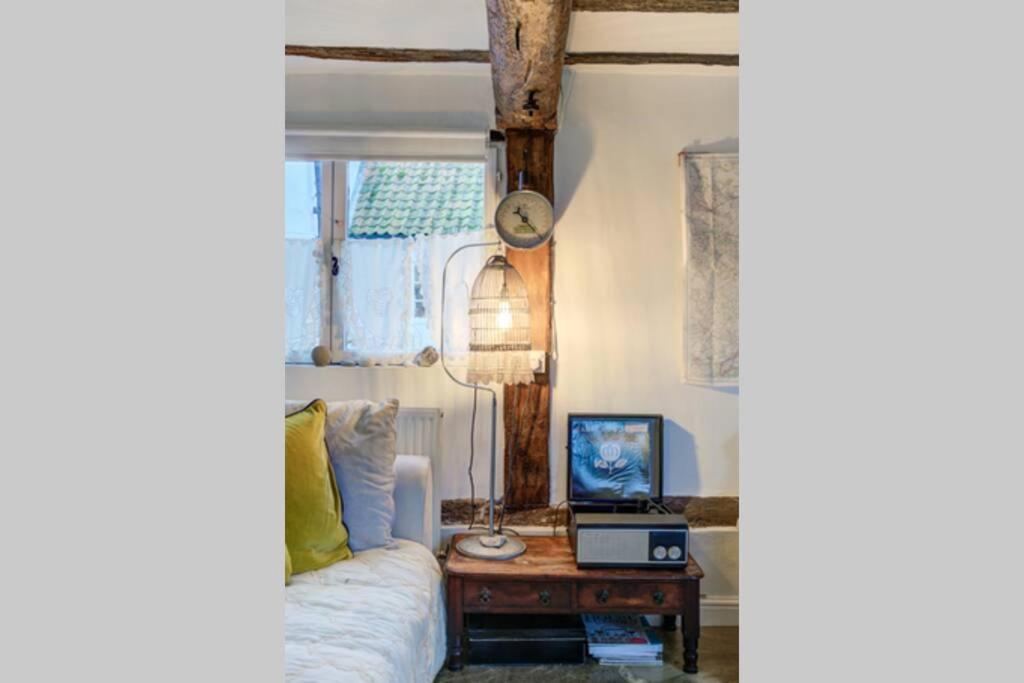 The Dairy, One Bedroom Cottage In A 15Th Century Farmhouse Parham 외부 사진