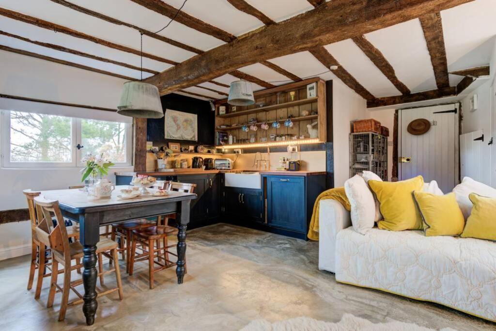 The Dairy, One Bedroom Cottage In A 15Th Century Farmhouse Parham 외부 사진